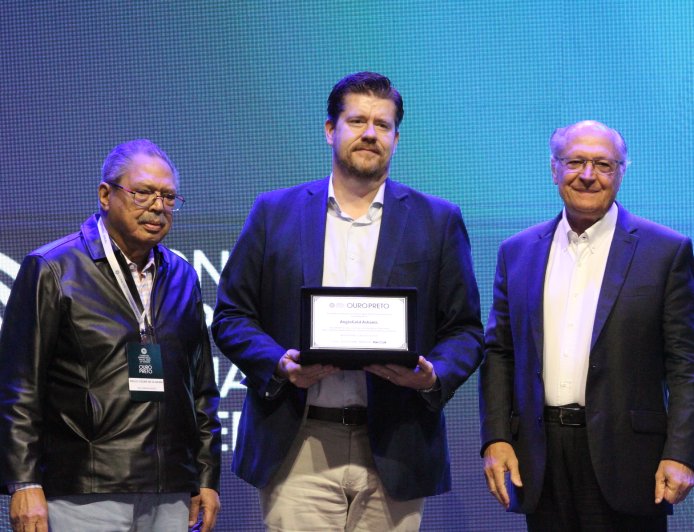 AngloGold Ashanti recebe homenagem da Revista Viver Brasil por sua contribuição ao desenvolvimento do Brasil