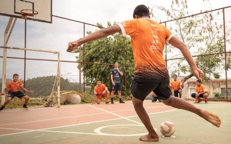Campanha "A Base Vem Forte" proporciona experiência inédita para jovens atendidos por projetos sociais de futebol, entre eles o Futebol e Cidadania, de Sabará