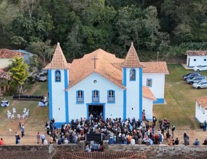 Uma das igrejas mais antigas de Minas reabre
